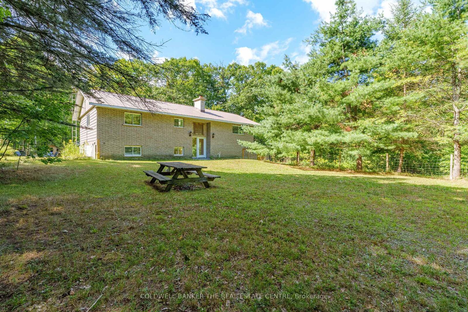 Property Photo: 1100 Mortimers Point Road ON P0B 1J0