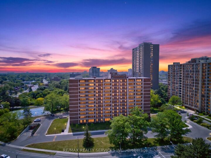 Photo de la propriété: 3120 Kirwin Avenue 210 ON L5A 3R2