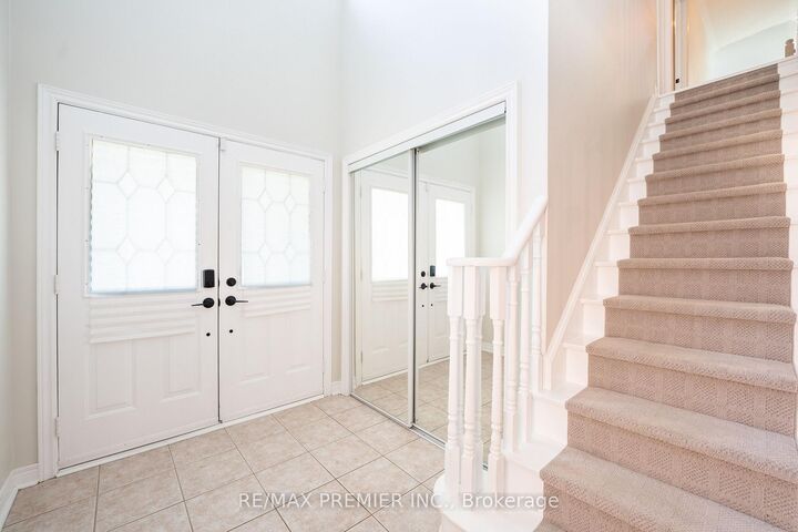Property Photo:  22 Laura Sabrina Drive  ON L4H 1M6 