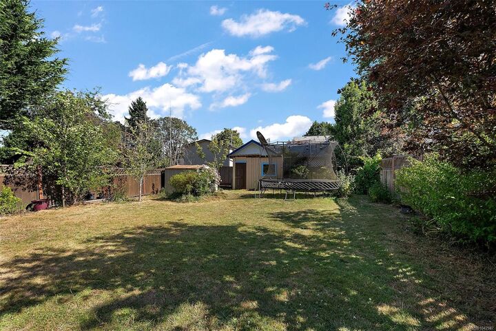 Property Photo:  855 Sevenoaks Rd  BC V8X 3V8 