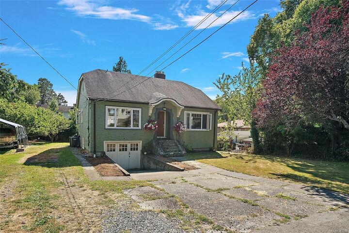 Property Photo: 81 Logan Ave BC V9A 1H4