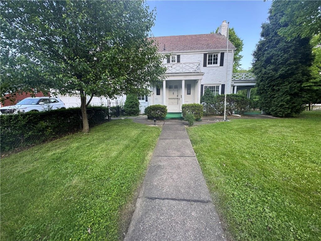 Property Photo: 1006 Old Gate Rd PA 15235