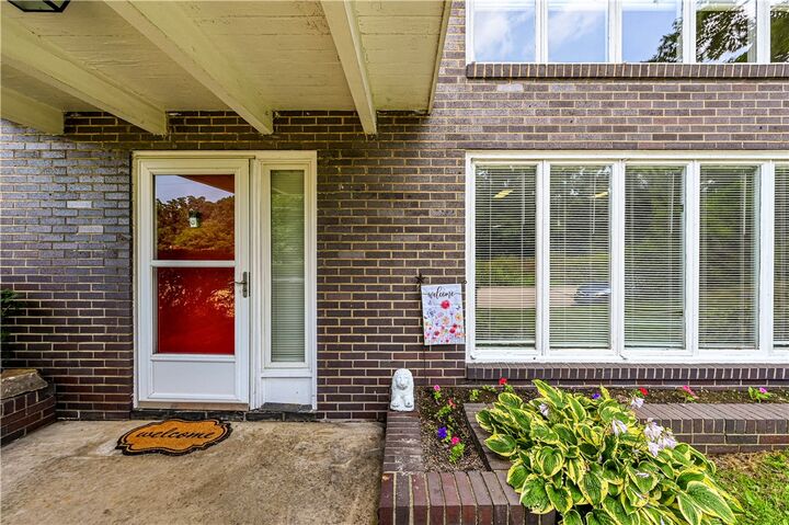 Property Photo: 704 King St PA 15132