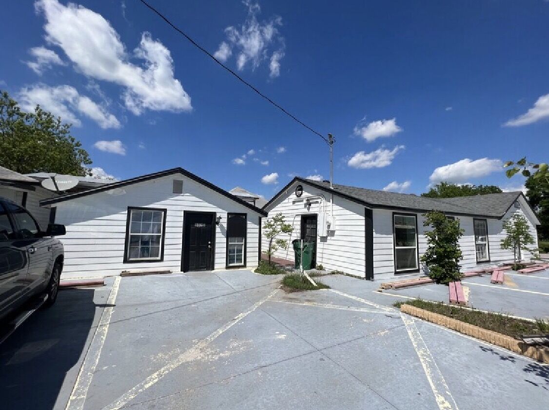 Property Photo: 804 W 2nd Street TX 76574