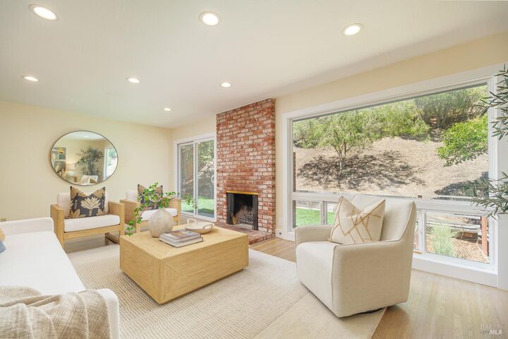 Property Photo: 87 Twelveoak Hill Drive CA 94903