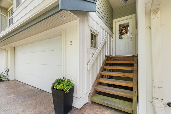 Property Photo: 2133 151A Street 3 BC V4A 7C6