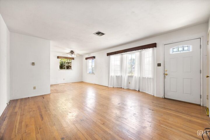 Property Photo: 3023 Bucknell Street CA 93305