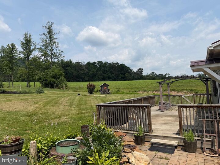 Property Photo:  186 Sandstone Rd Pa  PA 15522 