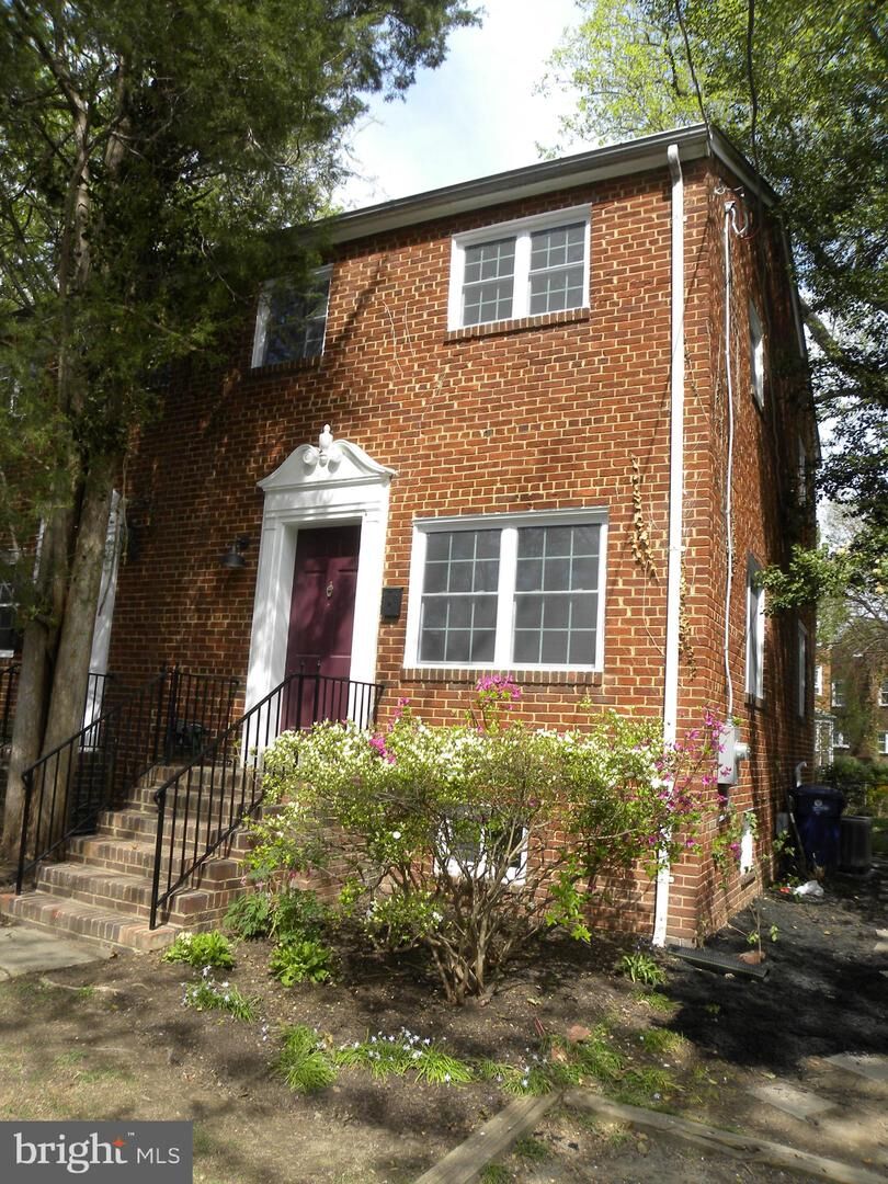 Property Photo: 609 Ramsey Street VA 22301