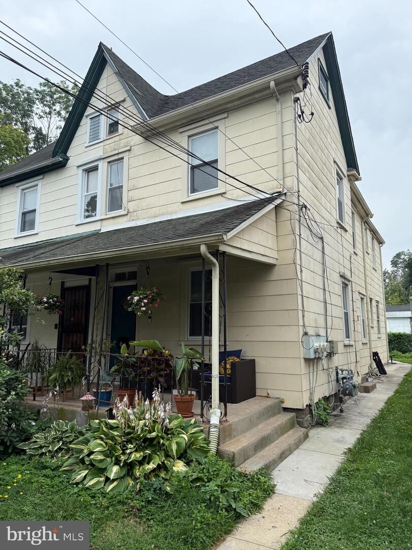 Property Photo: 1504 Willow Avenue PA 19027