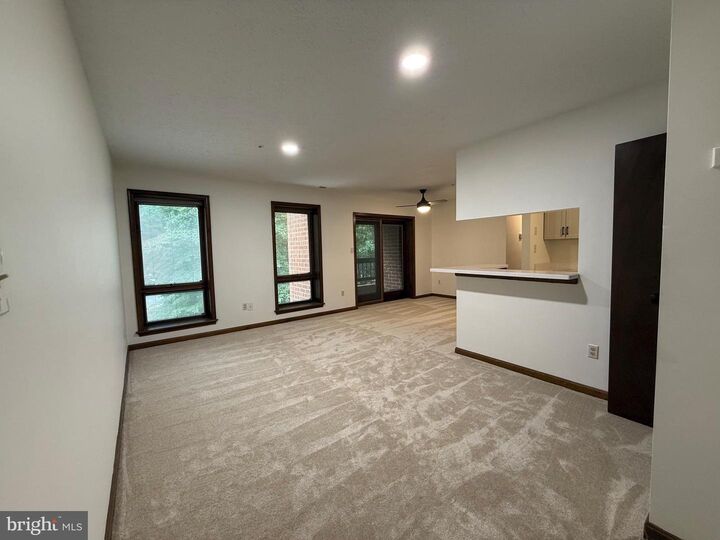 Property Photo:  44790 Locust Ridge Court 9B  MD 20619 