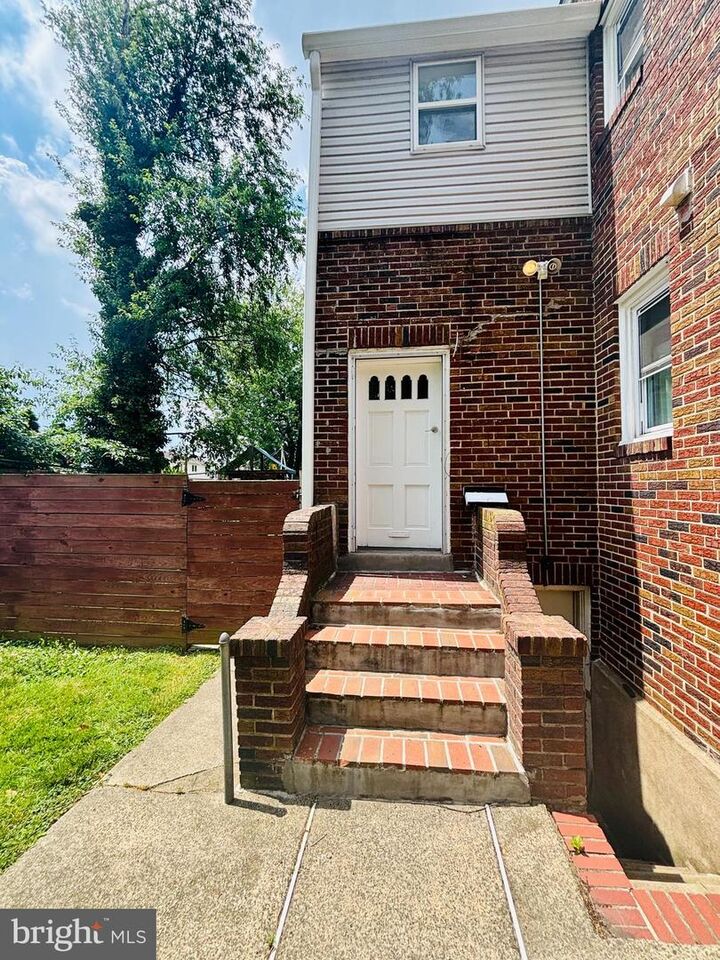 Property Photo:  6828 Oxford Avenue 2nd Floor  PA 19111 