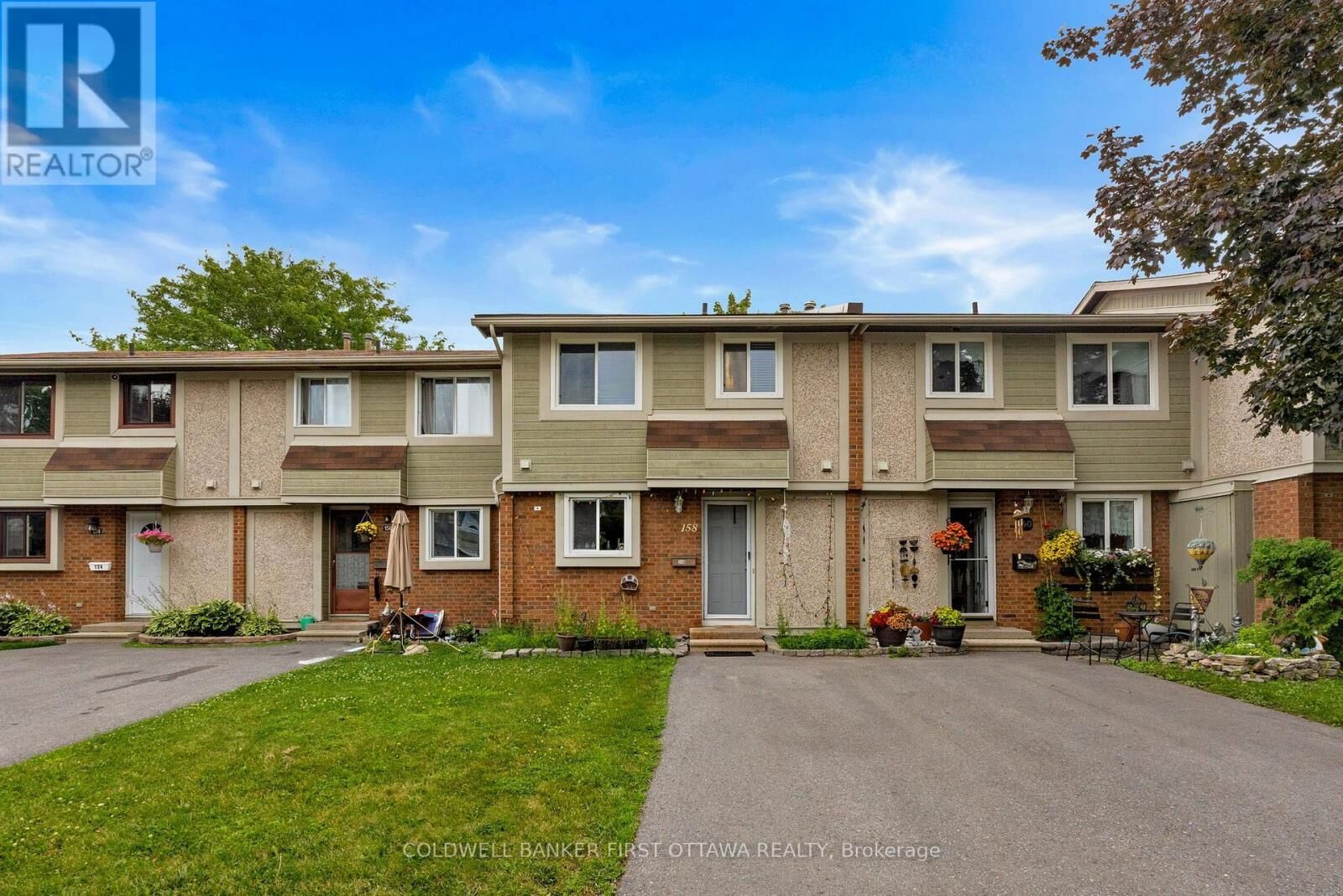 Property Photo: 158 Barrow Crescent 19 ON K2L 2J1