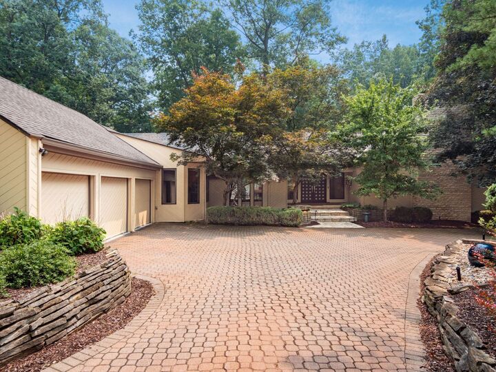 Property Photo: 8483 Torwoodlee Court OH 43017