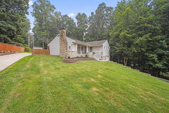 Property Photo: 1080 Beechwood NE Drive OH 43130