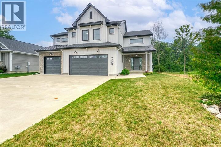 7007 Blue Coast Heights — photo 1