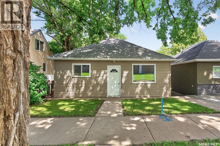 Property Photo:  40 Iroquois Street E  SK S6H 4S8 