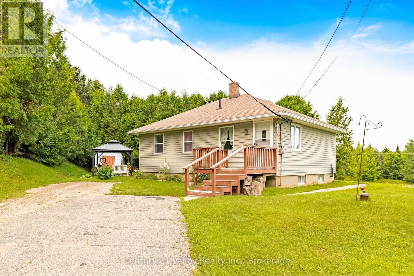 Property Photo: 34 Sebastopol Drive ON K0J 1W0