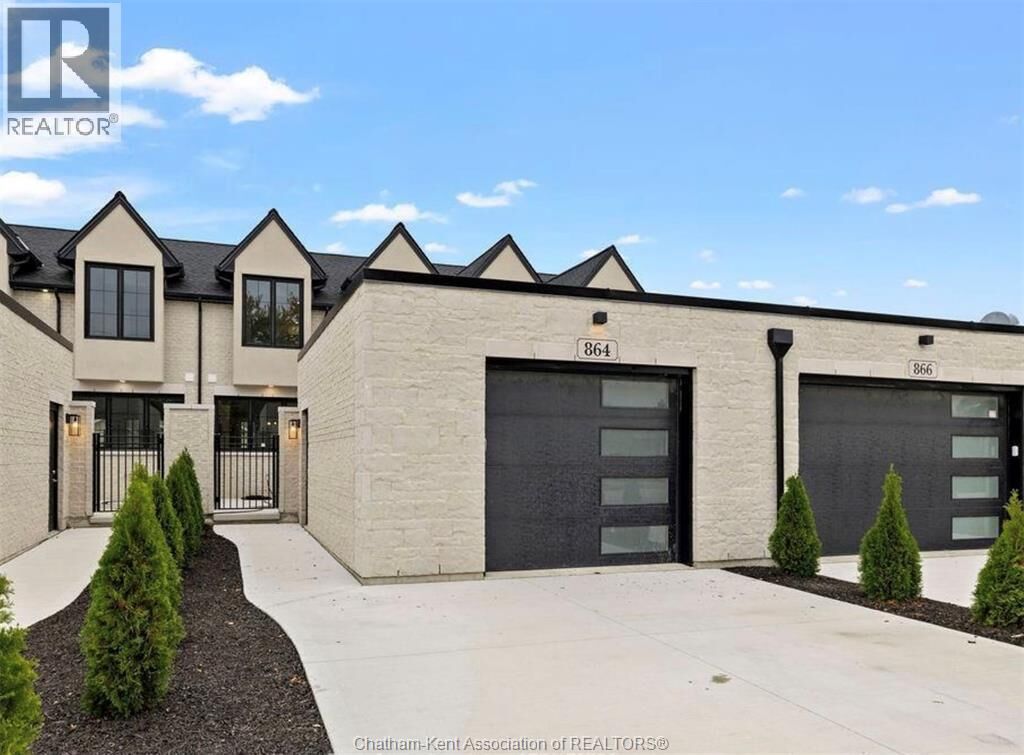 Property Photo: 864 Park Avenue West ON N7M 6G1