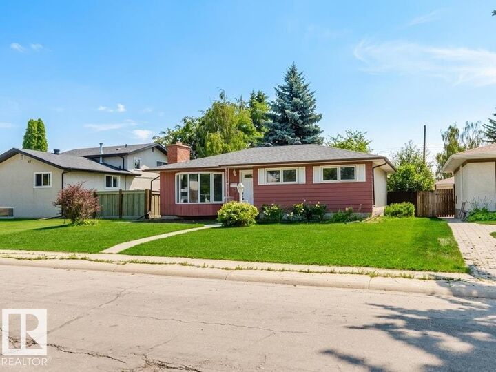 Property Photo: 11115 39A Avenue NW AB T6J 0N6