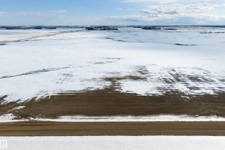 Property Photo:  Rge Rd 261 Twp Rd 570  AB T8R 1P5 