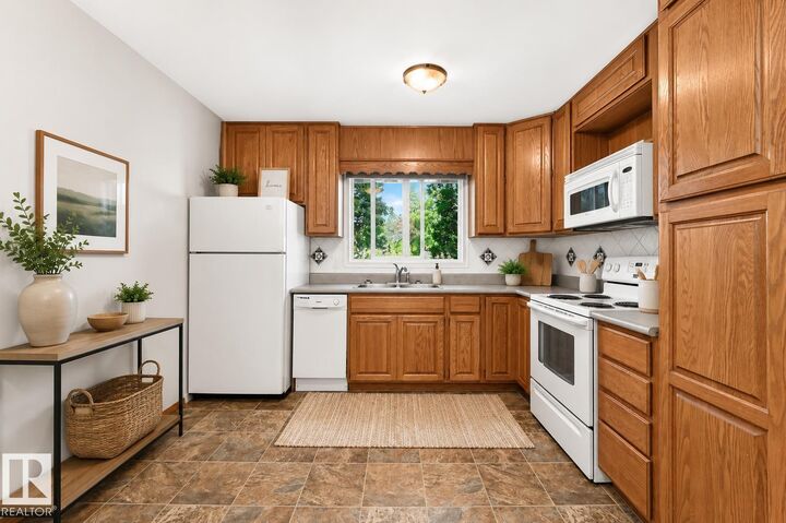 Property Photo: 22 Woodvale Village NW AB T6L 1W4