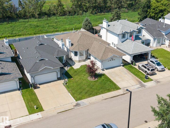 Property Photo: 5552 190A Street NW AB T6M 2L3