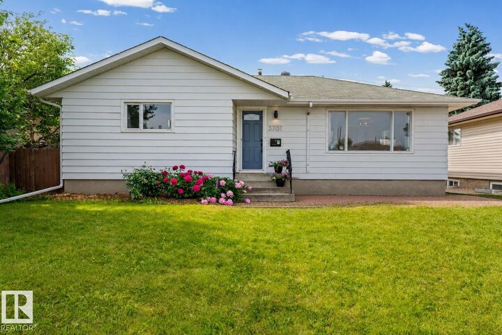 Property Photo:  5707 95 Avenue NW  AB T6B 1A4 