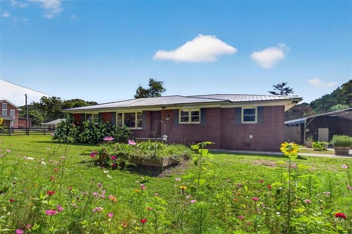 Property Photo: 202 Peachtree Street GA 30139