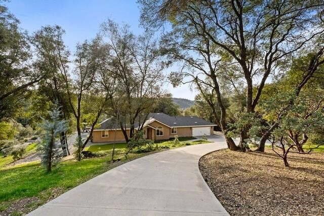 Property Photo:  38614 Bon Veu Circle  CA 93644 