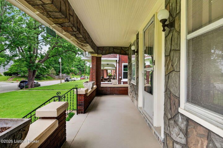 Property Photo:  1844 Roanoke Ave  KY 40205 