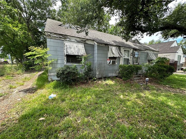 Property Photo: 2015 Des Jardines Street TX 77023