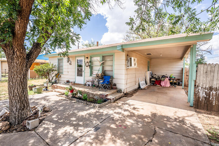 Property Photo: 105 N Avenue U TX 79415