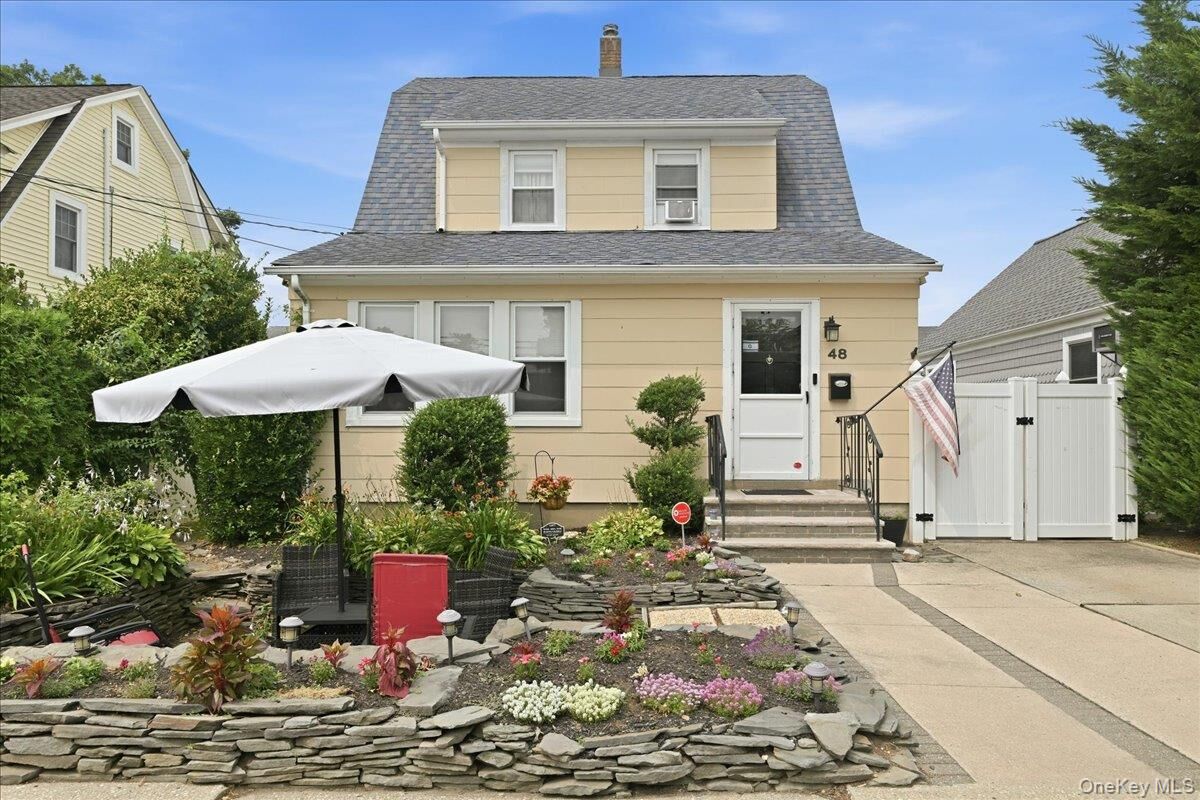 Property Photo:  48 Poplar Street  NY 11552 