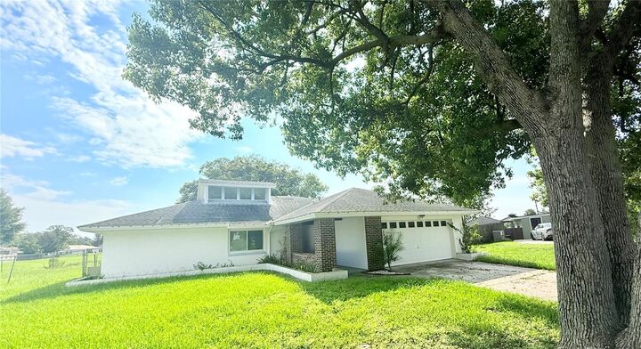 Property Photo: 140 Fairway Ten Drive FL 32707