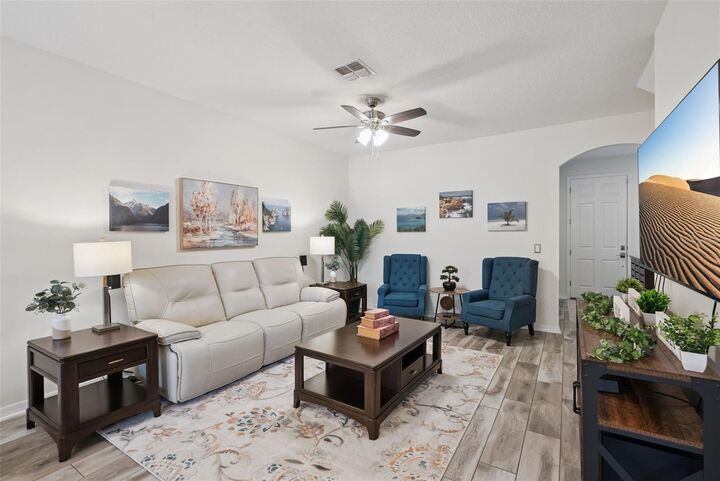 Property Photo: 11956 Sands Cove FL 32828