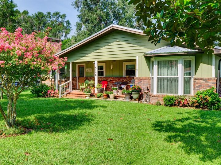 Property Photo:  314 N York Street  FL 33513 