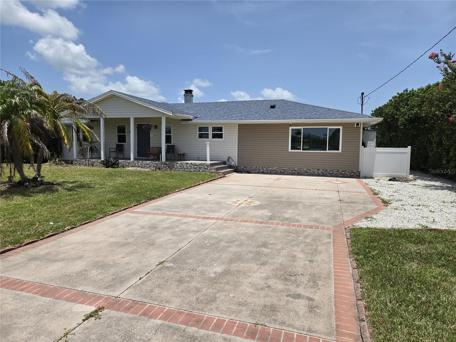Property Photo: 2625 Harris Boulevard FL 34746