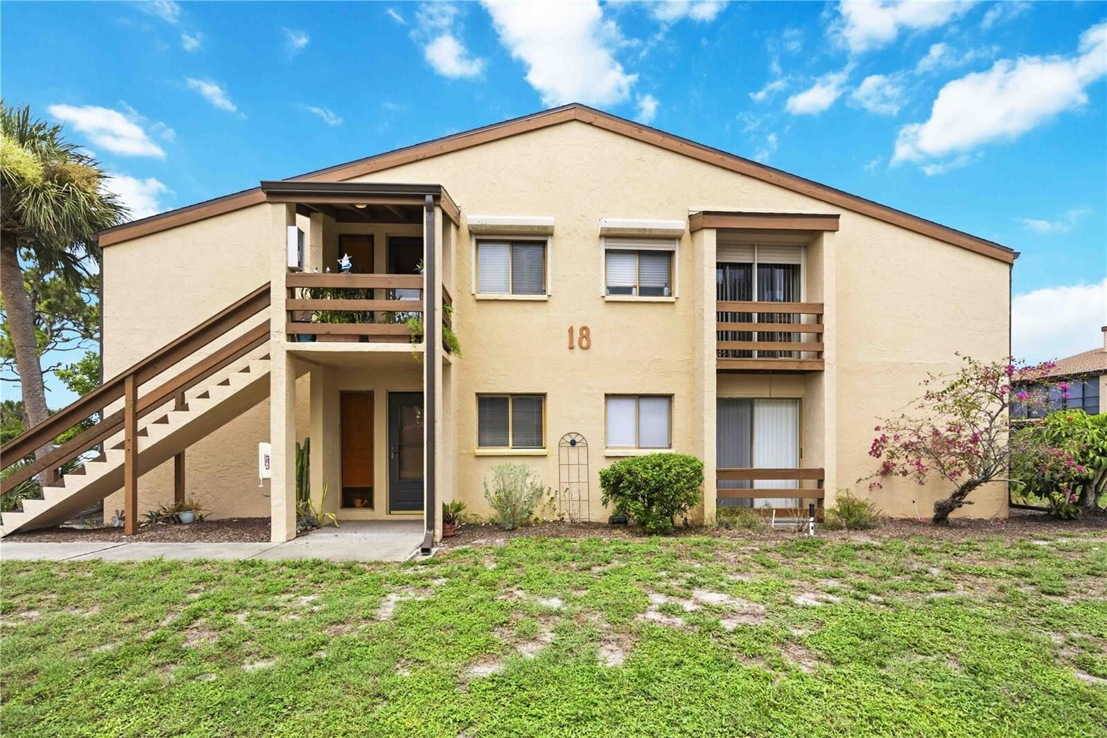 Property Photo:  18 Quails Run Boulevard 18202  FL 34223 