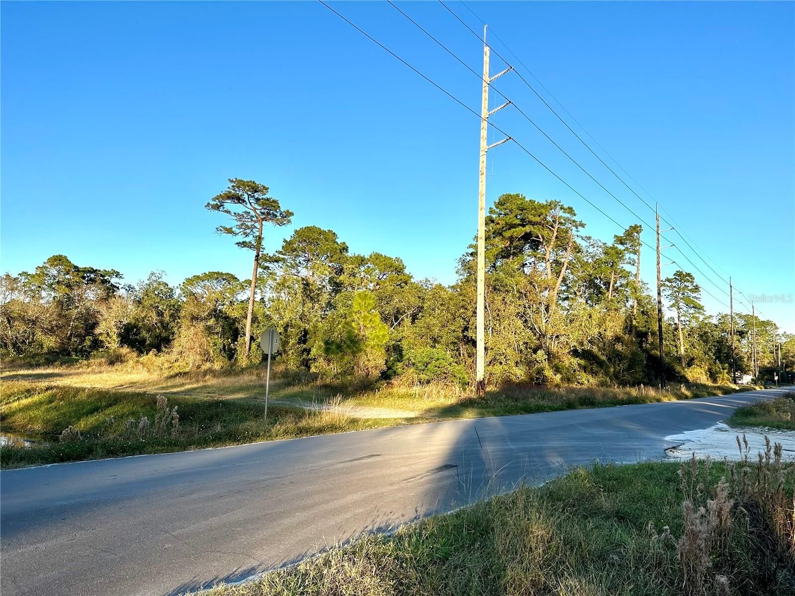Property Photo: 1635 Central Parkway FL 32724