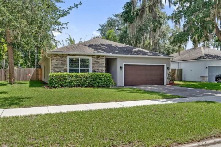 Property Photo:  504 E 14th Street  FL 32771 