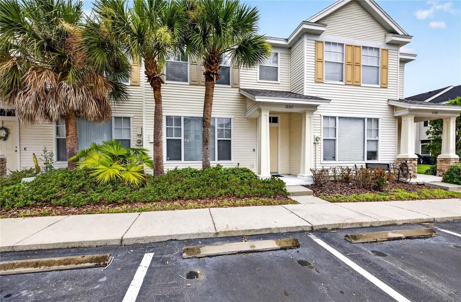 Property Photo:  12315 Country White Circle  FL 33635 
