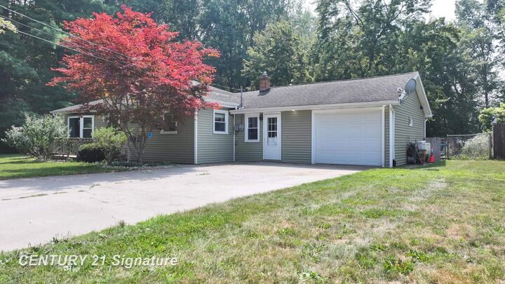 Property Photo: 11471 N Elms Road MI 48420