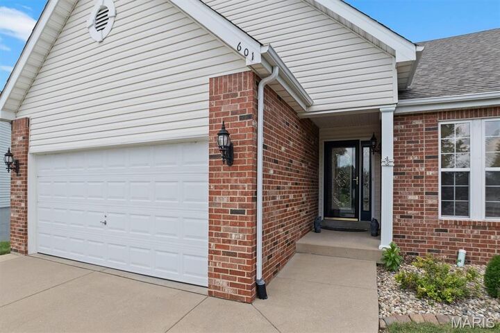 Property Photo: 601 Ember Crest Drive IL 62208