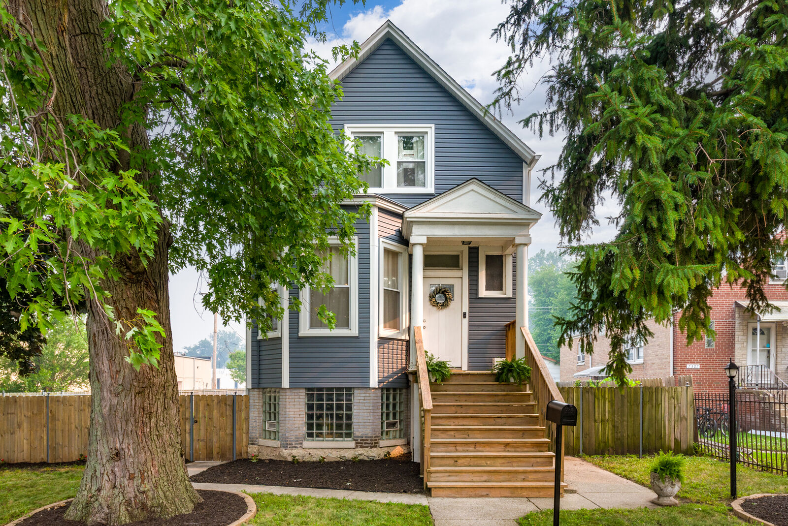 Property Photo: 7303 Oakwood Avenue IL 60534