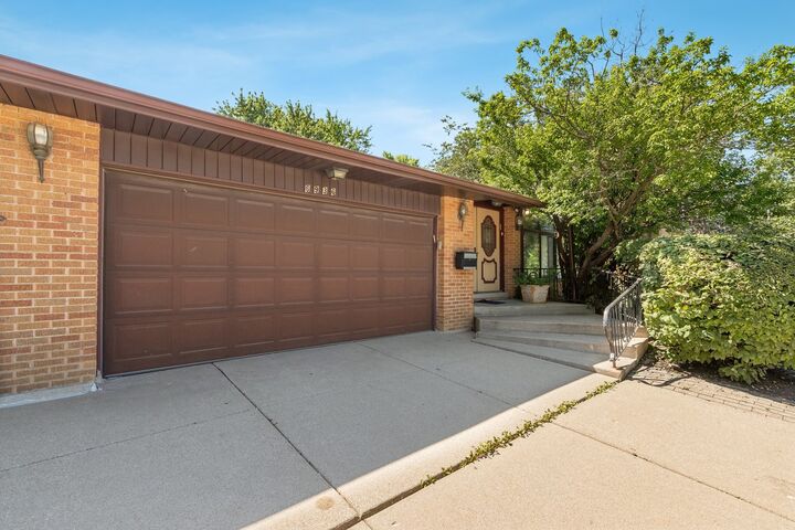 Property Photo:  6936 N Kostner Avenue  IL 60712 