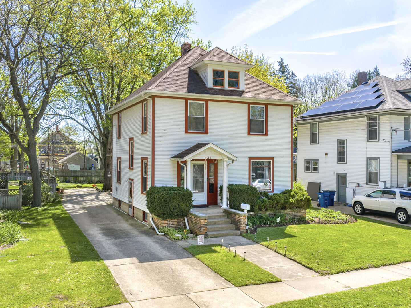 Property Photo:  427 Grand Avenue  IL 60506 