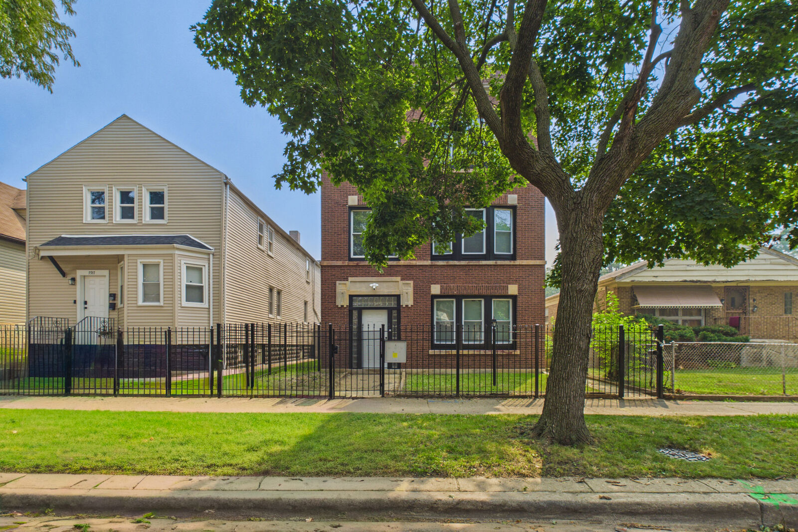 Property Photo: 7919 S Ellis Avenue 2 IL 60619