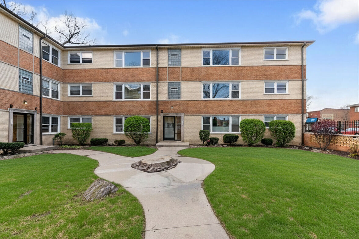 Property Photo: 7900 S Merrill Avenue 1C IL 60649