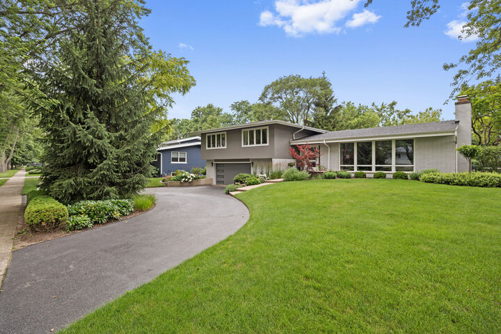 Property Photo: 711 Elder Court IL 60022